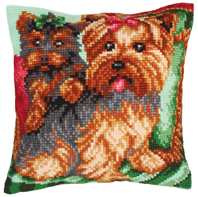 Coussin au point de croix Yorkshire "Dogs on the armchair" motif de broderie